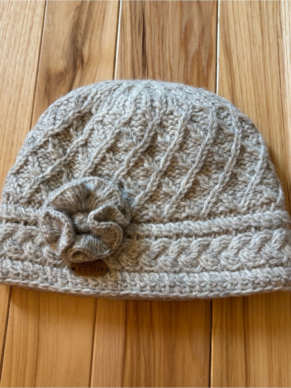 Erin Knitwear Wool Aran Trellis Pattern Pull On Oatmeal Flower Accent Hat